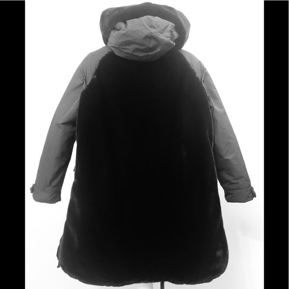 Brand New- MaxMara Fur Collar Jacket 🖤 - Picture 3 of 8